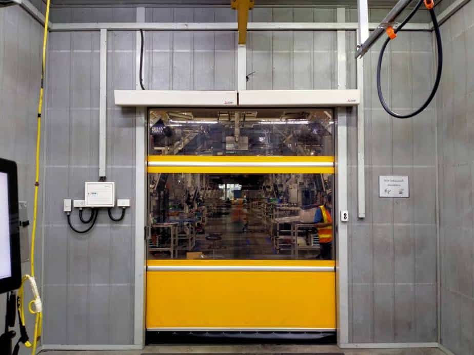 ภาพผลงานติดตั้งประตูไฮสปีด รุ่น Standard สำหรับโรงงานอุตสาหกรรม ที่ชลบุรี โดย OZ DOOR (5)