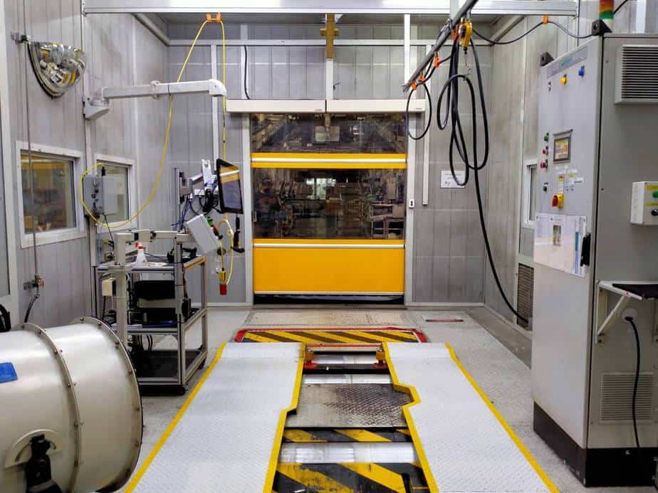 ภาพผลงานติดตั้งประตูไฮสปีด สำหรับโรงงานอุตสาหกรรม ที่ชลบุรี โดย OZ DOOR