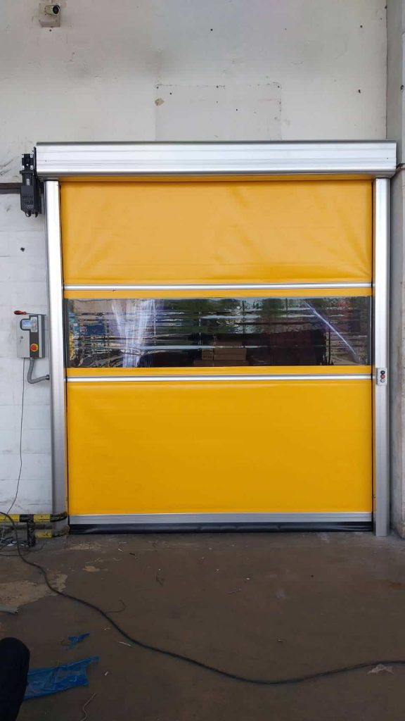 ภาพผลงานติดตั้งประตูไฮสปีด รุ่น Standard สำหรับอิเล็กทรอนิกส์ ที่ชลบุรี โดย OZ DOOR