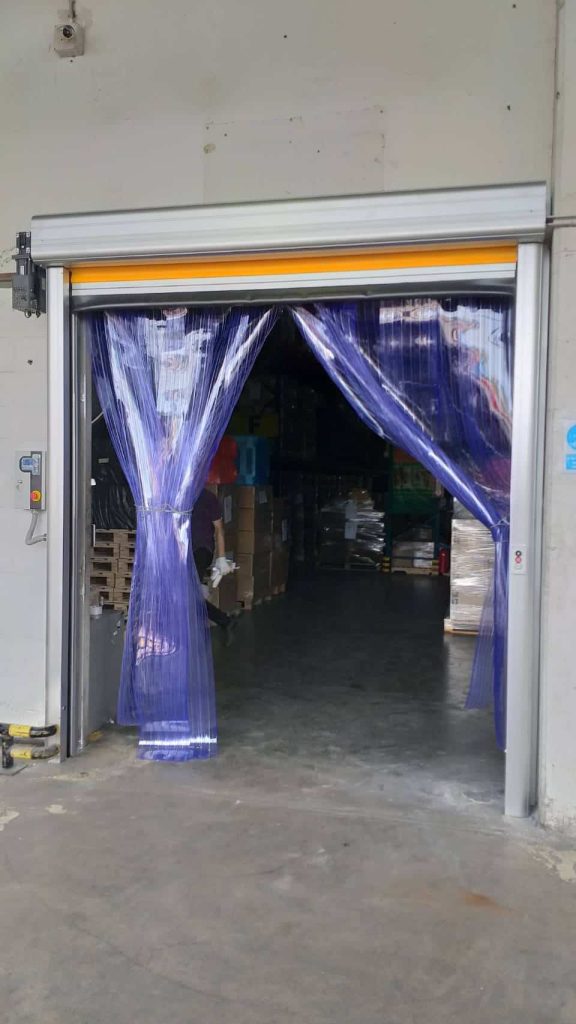 ภาพผลงานติดตั้งประตูไฮสปีด รุ่น Standard สำหรับอิเล็กทรอนิกส์ ที่ชลบุรี โดย OZ DOOR (2)