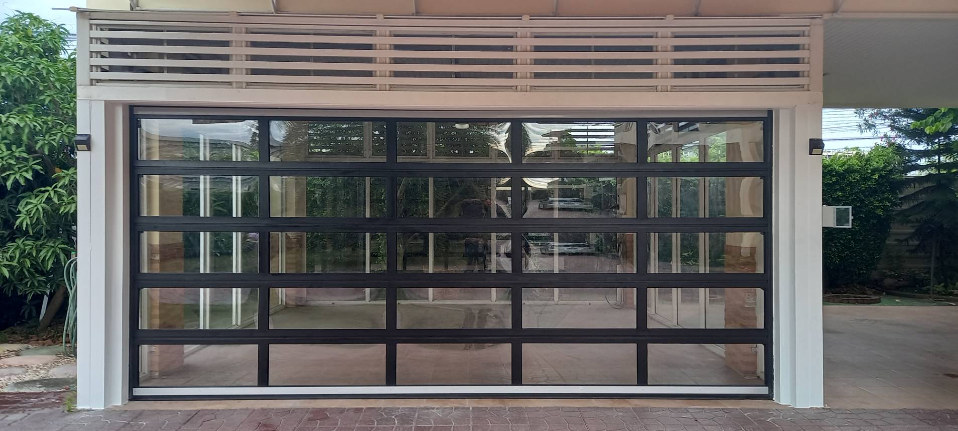 Installation photo of Garage Doors for Automotive in Bangkok by OZ DOOR
