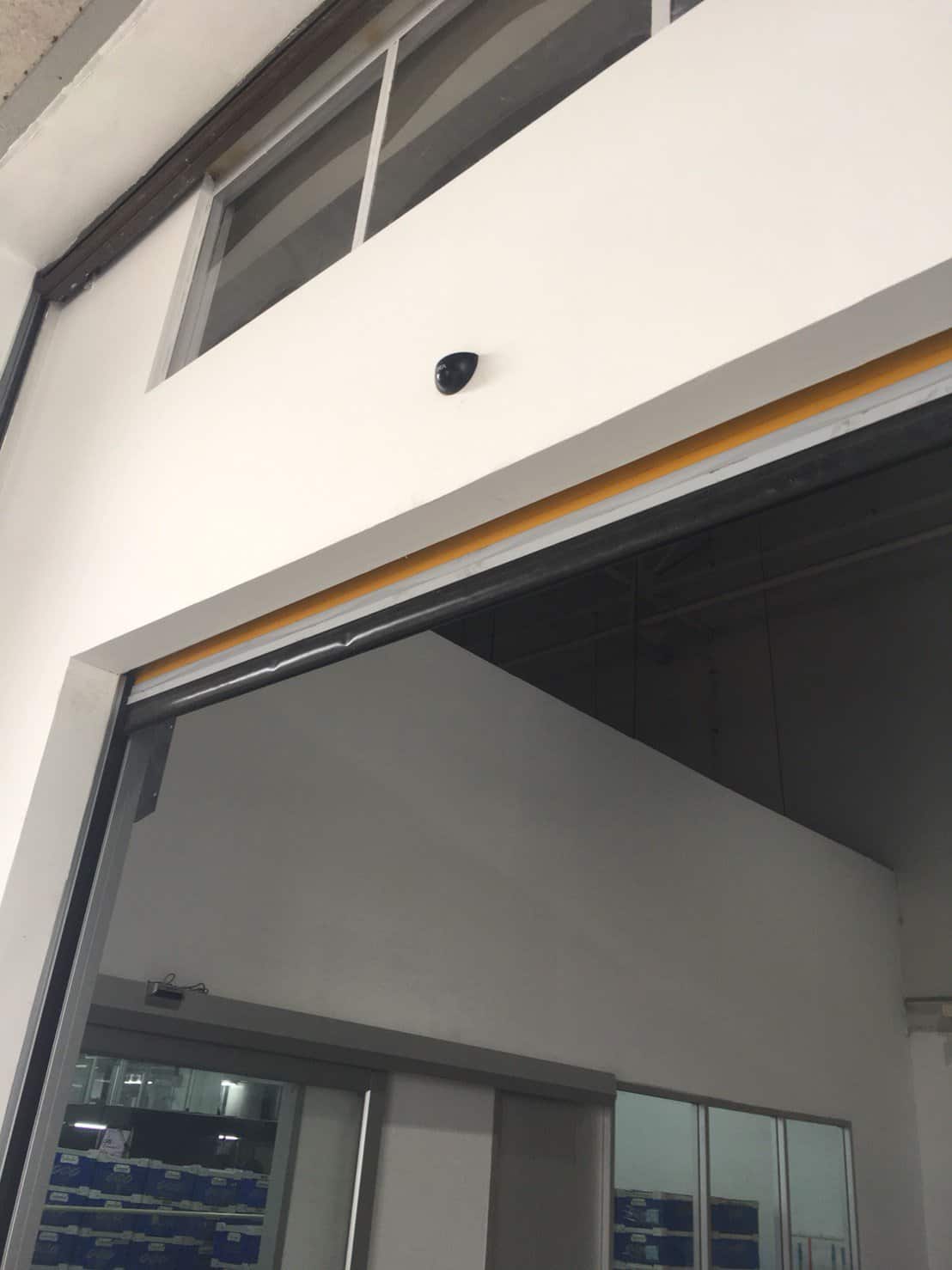 ภาพผลงานติดตั้งประตูไฮสปีด รุ่น Standard สำหรับอิเล็กทรอนิกส์ ที่ชลบุรี โดย OZ DOOR (5)