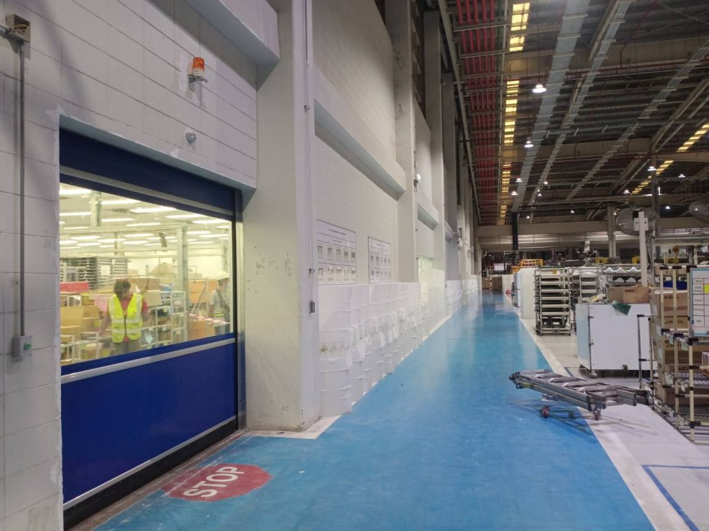 ภาพผลงานติดตั้งประตูไฮสปีด รุ่น Standard สำหรับอิเล็กทรอนิกส์ ที่ระยอง โดย OZ DOOR (3)