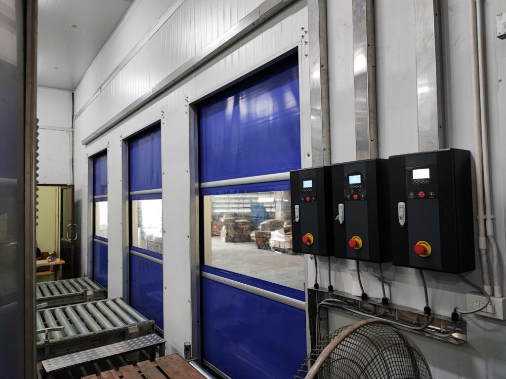 ภาพผลงานติดตั้งประตูไฮสปีด รุ่น Standard สำหรับอาหารและเครื่องดื่ม ที่จันทบุรี โดย OZ DOOR (3)