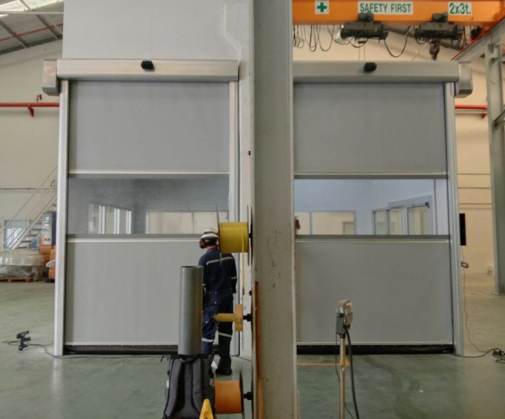 ภาพผลงานติดตั้งประตูไฮสปีด รุ่น Standard สำหรับอาหารและเครื่องดื่ม ที่นครราชสีมา โดย OZ DOOR (3)