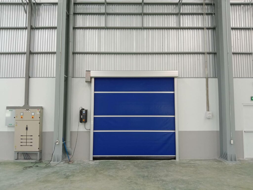 ภาพผลงานติดตั้งประตูไฮสปีด รุ่น Standard สำหรับโรงงานอุตสาหกรรม ที่ชลบุรี โดย OZ DOOR (6)