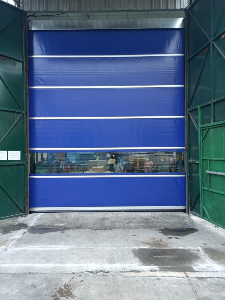 ภาพผลงานติดตั้งประตูไฮสปีด รุ่น Standard สำหรับโรงงานอุตสาหกรรม ที่ชลบุรี โดย OZ DOOR (3)