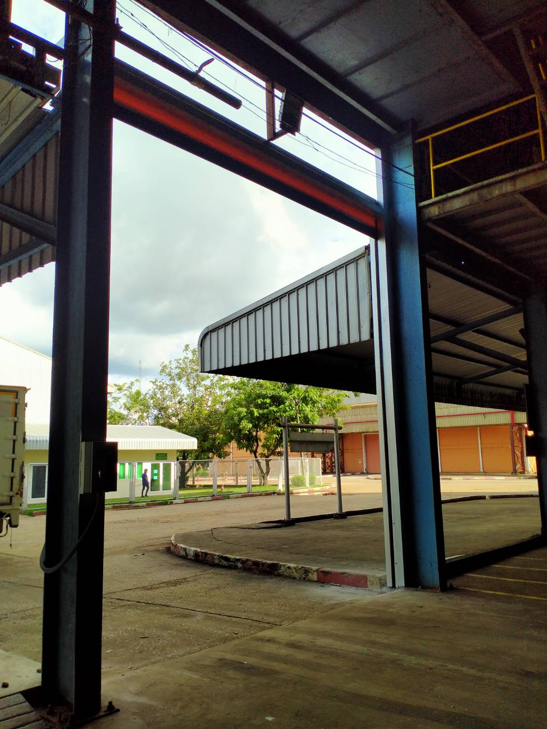 ภาพผลงานติดตั้งประตูไฮสปีด รุ่น Standard สำหรับโรงงานอุตสาหกรรม ที่สมุทรสาคร โดย OZ DOOR (3)