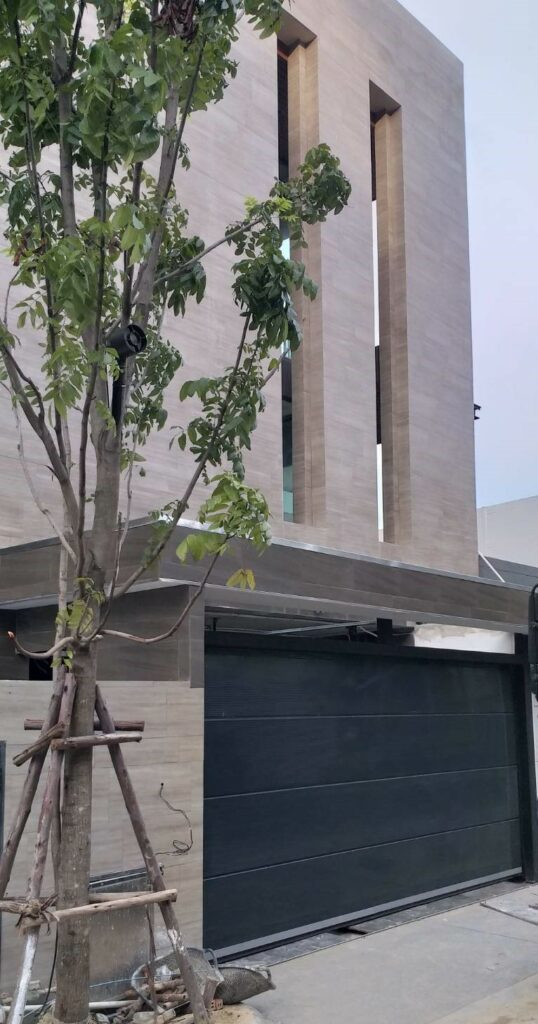 Installation photo of Garage Doors for Single House in Bangkok by OZ DOOR (3)