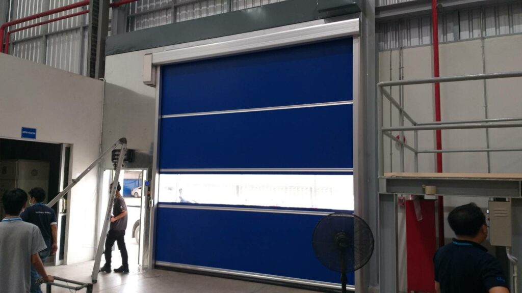 ภาพผลงานติดตั้งประตูไฮสปีด รุ่น Standard สำหรับโรงงานอุตสาหกรรม ที่ชลบุรี โดย OZ DOOR (4)
