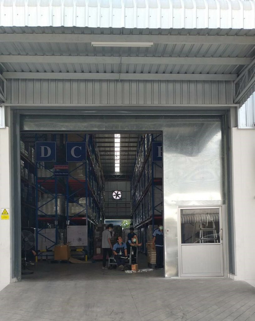 ภาพผลงานติดตั้งประตูไฮสปีด รุ่น Standard สำหรับโรงงานอุตสาหกรรม ที่ชลบุรี โดย OZ DOOR (6)