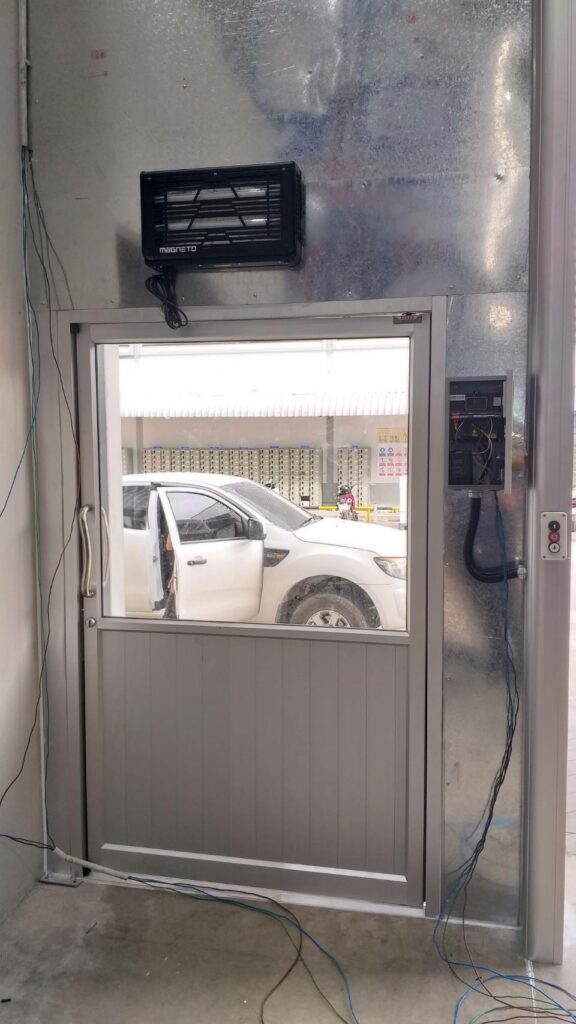 ภาพผลงานติดตั้งประตูไฮสปีด รุ่น Standard สำหรับโรงงานอุตสาหกรรม ที่ชลบุรี โดย OZ DOOR (7)