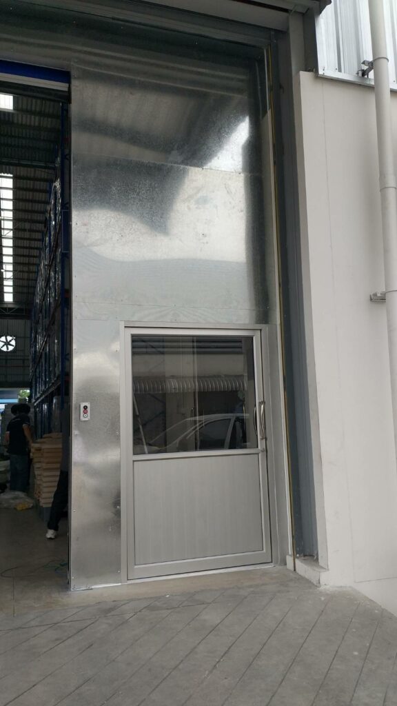 ภาพผลงานติดตั้งประตูไฮสปีด รุ่น Standard สำหรับโรงงานอุตสาหกรรม ที่ชลบุรี โดย OZ DOOR (8)