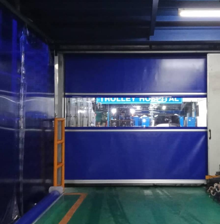 ภาพผลงานติดตั้งประตูไฮสปีด รุ่น Standard สำหรับโรงงานอุตสาหกรรม ที่ชลบุรี โดย OZ DOOR