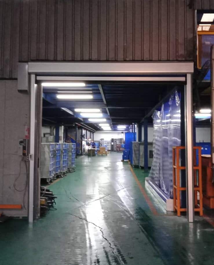 ภาพผลงานติดตั้งประตูไฮสปีด รุ่น Standard สำหรับโรงงานอุตสาหกรรม ที่ชลบุรี โดย OZ DOOR (3)