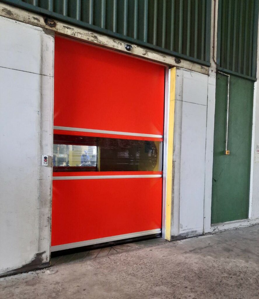 ภาพผลงานติดตั้งประตูไฮสปีด รุ่น Standard สำหรับโรงงานอุตสาหกรรม ที่นครปฐม โดย OZ DOOR (3)