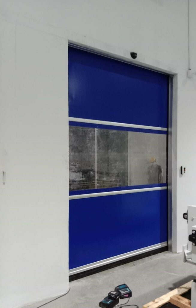 ภาพผลงานติดตั้งประตูไฮสปีด รุ่น Standard สำหรับโรงงานอุตสาหกรรม ที่สมุทรสาคร โดย OZ DOOR (2)