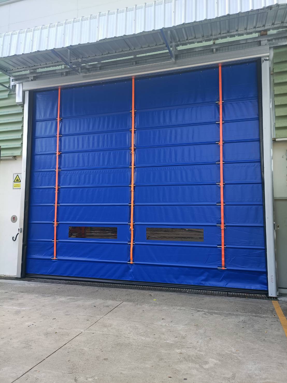 Installation photo of High Speed Doors for Manufacturing in Phra Nakhon Si Ayutthaya by OZ DOOR (3)