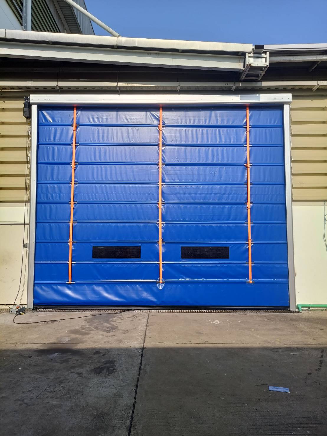 Installation photo of High Speed Doors for Manufacturing in Phra Nakhon Si Ayutthaya by OZ DOOR (5)