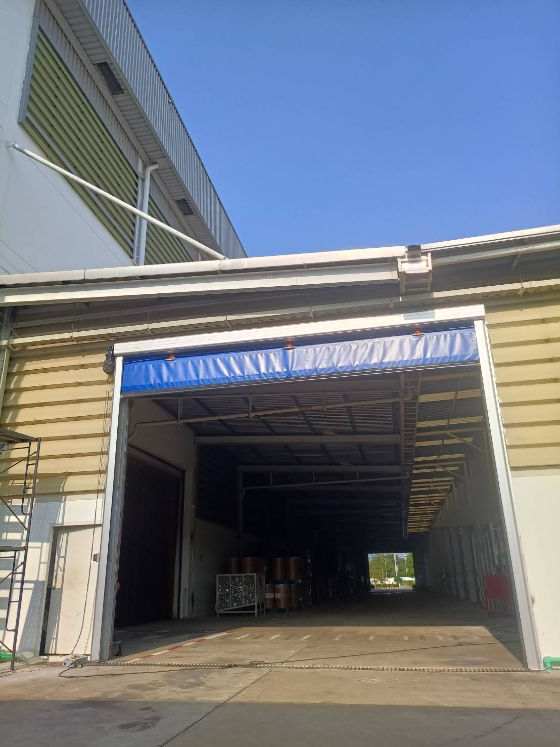 Installation photo of High Speed Doors for Manufacturing in Phra Nakhon Si Ayutthaya by OZ DOOR (6)
