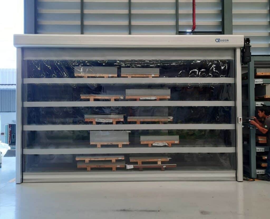 ภาพผลงานติดตั้งประตูไฮสปีด รุ่น Standard สำหรับโรงงานอุตสาหกรรม ที่ชลบุรี โดย OZ DOOR (3)