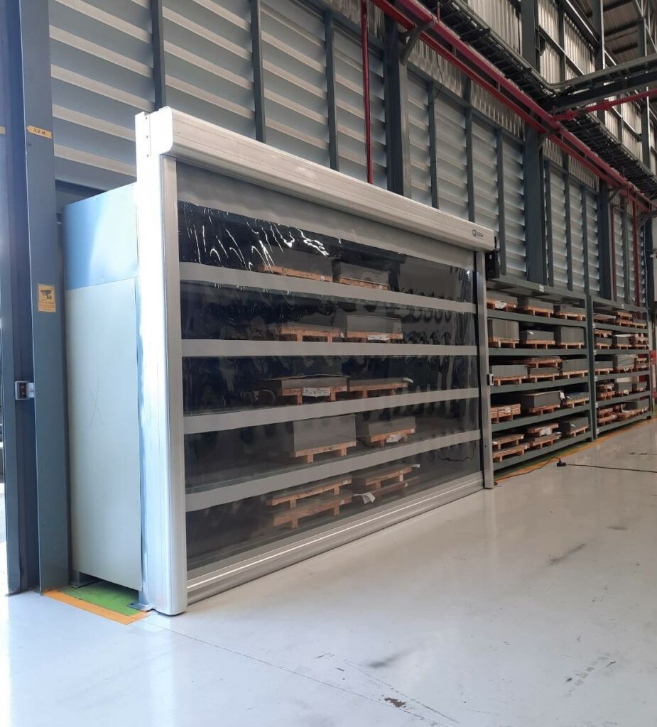 ภาพผลงานติดตั้งประตูไฮสปีด รุ่น Standard สำหรับโรงงานอุตสาหกรรม ที่ชลบุรี โดย OZ DOOR (2)
