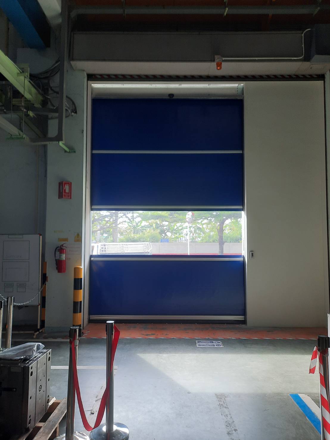 ภาพผลงานติดตั้งประตูไฮสปีด รุ่น Standard สำหรับโรงงานอุตสาหกรรม ที่ชลบุรี โดย OZ DOOR (2)