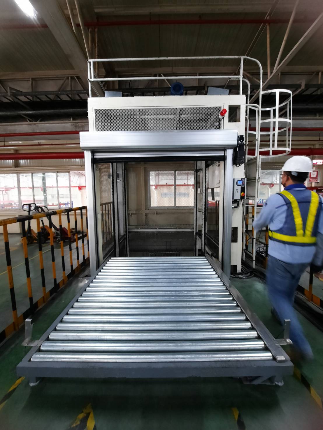 ภาพผลงานติดตั้งประตูไฮสปีด รุ่น Standard สำหรับโรงงานอุตสาหกรรม ที่ระยอง โดย OZ DOOR (2)