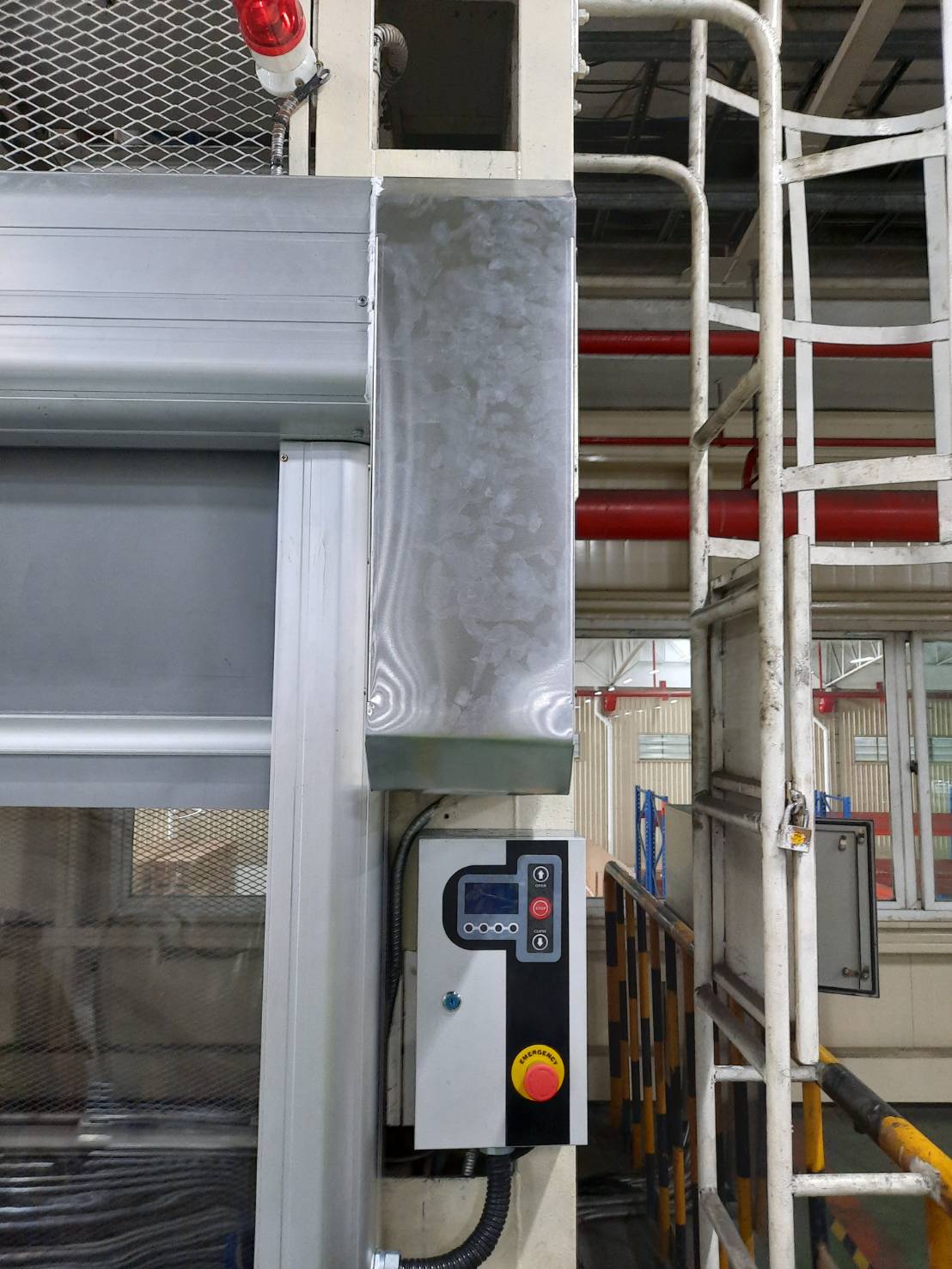 ภาพผลงานติดตั้งประตูไฮสปีด รุ่น Standard สำหรับโรงงานอุตสาหกรรม ที่ระยอง โดย OZ DOOR (3)