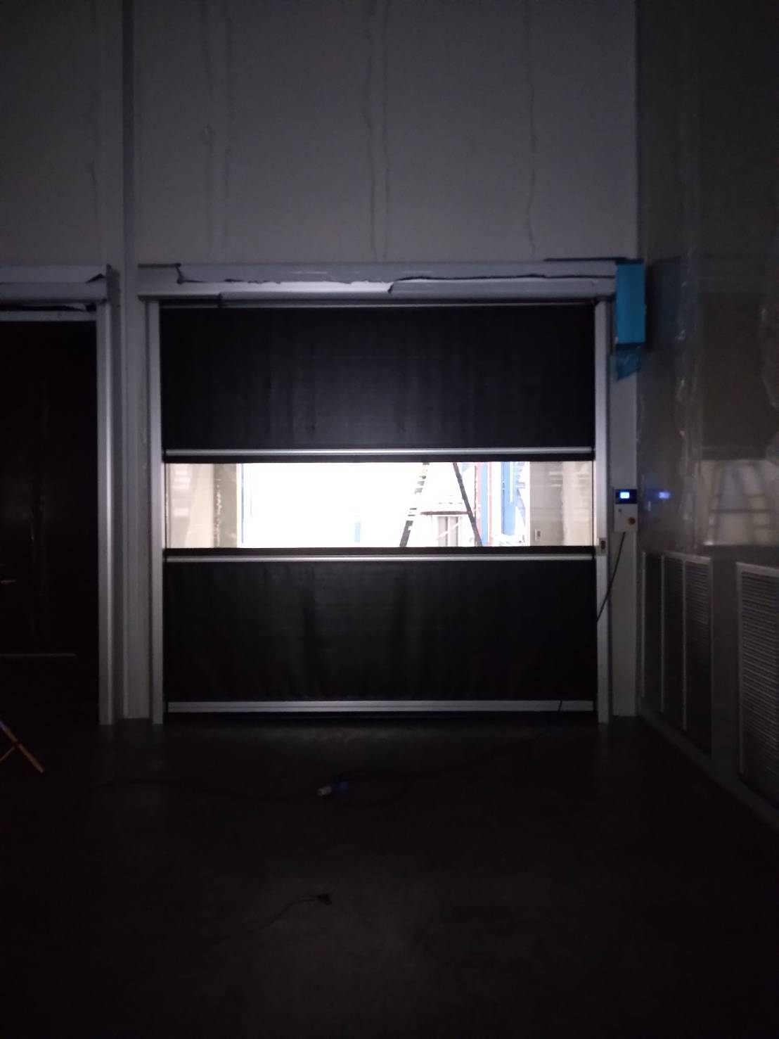 ภาพผลงานติดตั้งประตูไฮสปีด รุ่น Standard สำหรับโรงงานอุตสาหกรรม ที่ชลบุรี โดย OZ DOOR (2)