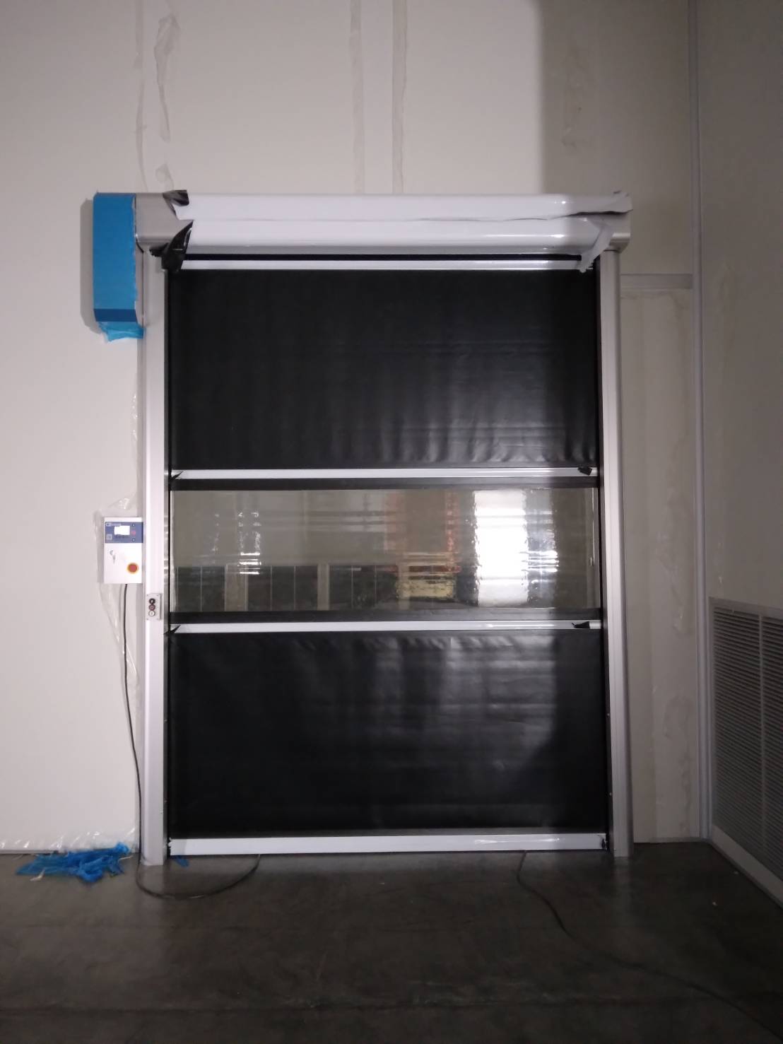 ภาพผลงานติดตั้งประตูไฮสปีด รุ่น Standard สำหรับโรงงานอุตสาหกรรม ที่ชลบุรี โดย OZ DOOR (6)