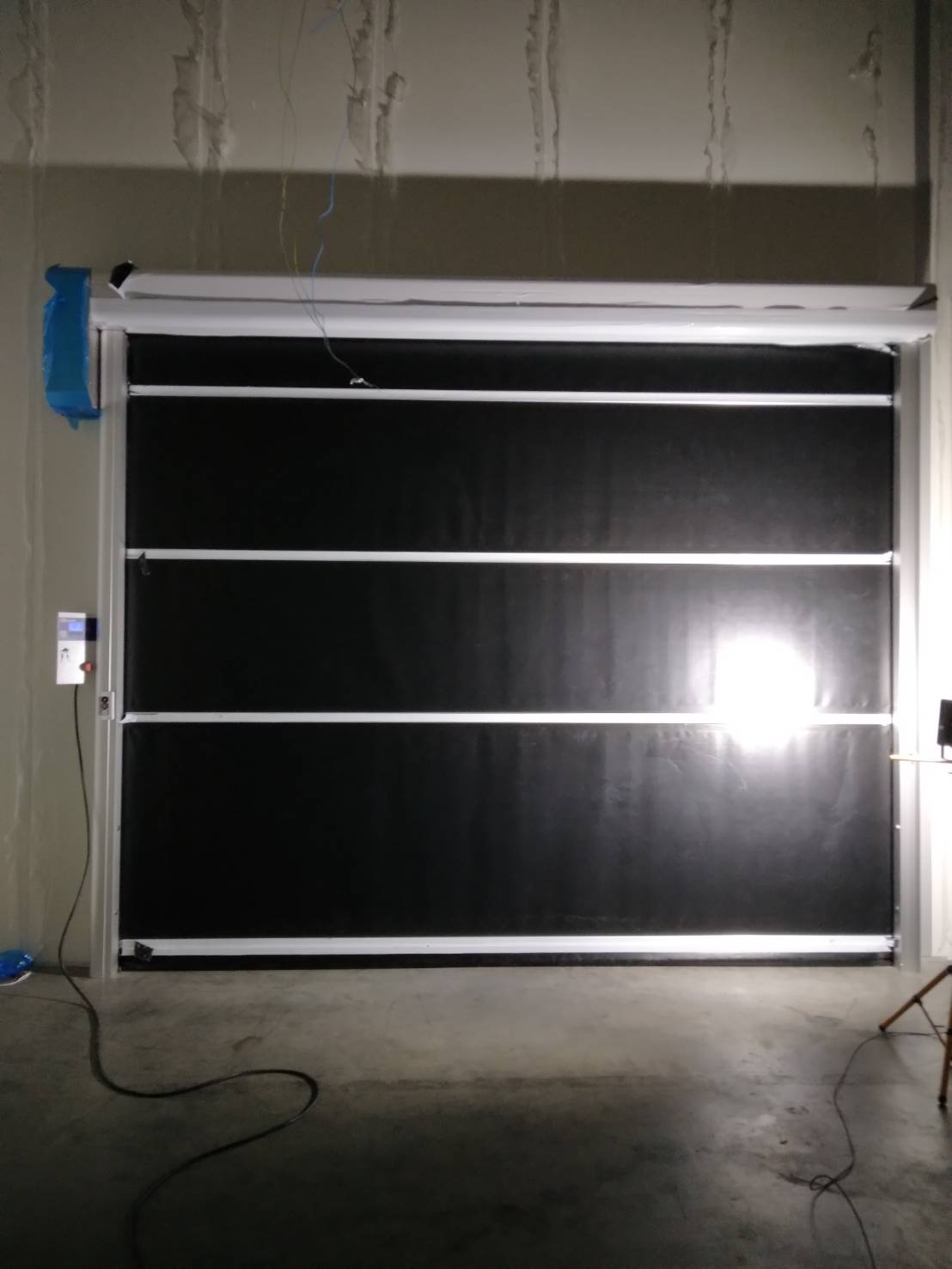 ภาพผลงานติดตั้งประตูไฮสปีด รุ่น Standard สำหรับโรงงานอุตสาหกรรม ที่ชลบุรี โดย OZ DOOR (7)