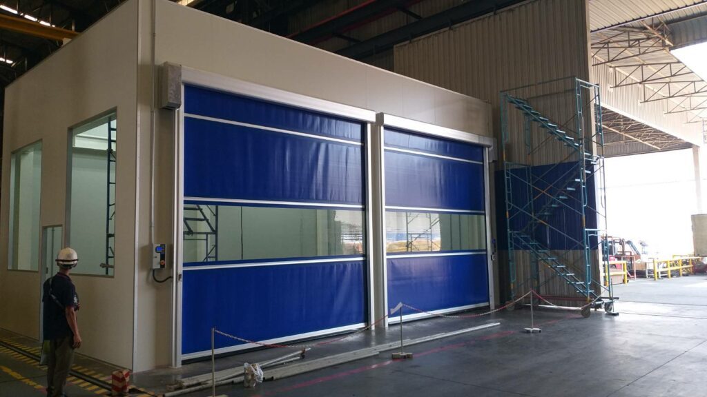 ภาพผลงานติดตั้งประตูไฮสปีด รุ่น Standard สำหรับโรงงานอุตสาหกรรม ที่ชลบุรี โดย OZ DOOR (2)