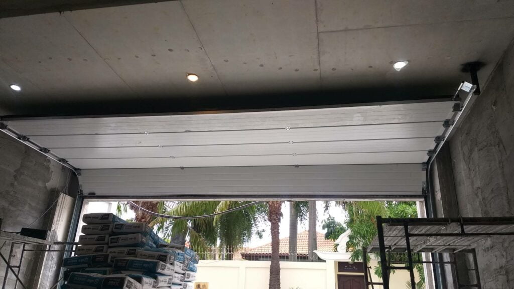 Installation photo of Garage Doors for Pharmaceutical & Medical in Chonburi by OZ DOOR (5)