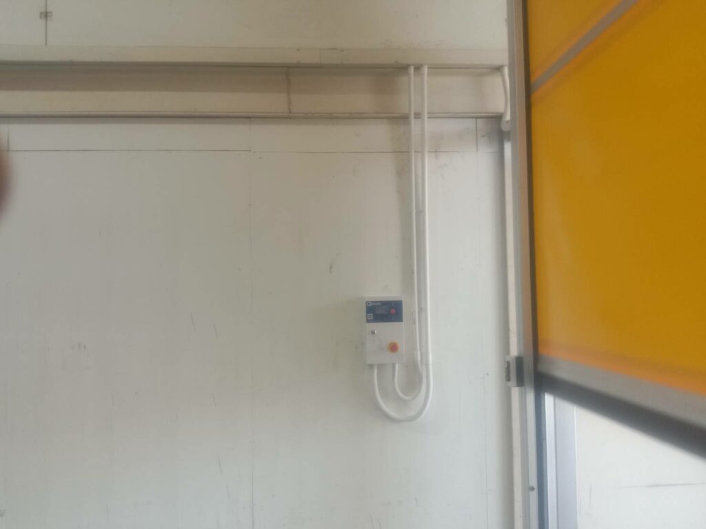 ภาพผลงานติดตั้งประตูไฮสปีด รุ่น Standard สำหรับโรงงานอุตสาหกรรม ที่ปทุมธานี โดย OZ DOOR (2)