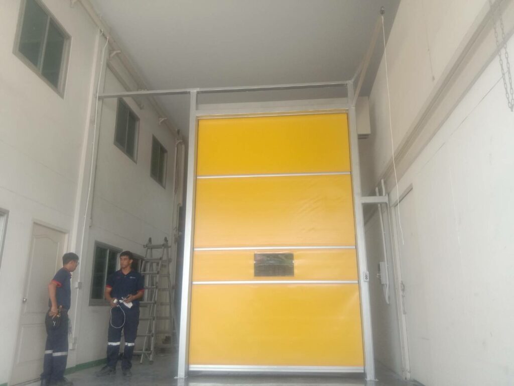 ภาพผลงานติดตั้งประตูไฮสปีด รุ่น Standard สำหรับโรงงานอุตสาหกรรม ที่ปทุมธานี โดย OZ DOOR (4)