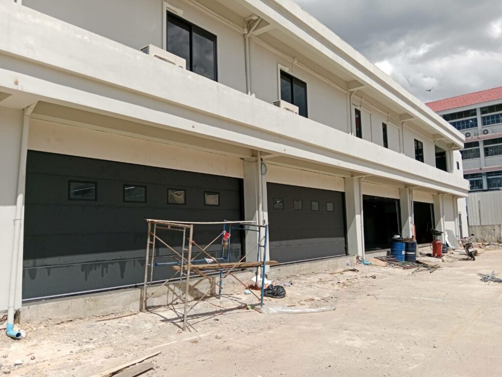 Installation photo of Garage Doors for Single House in Bangkok by OZ DOOR (5)