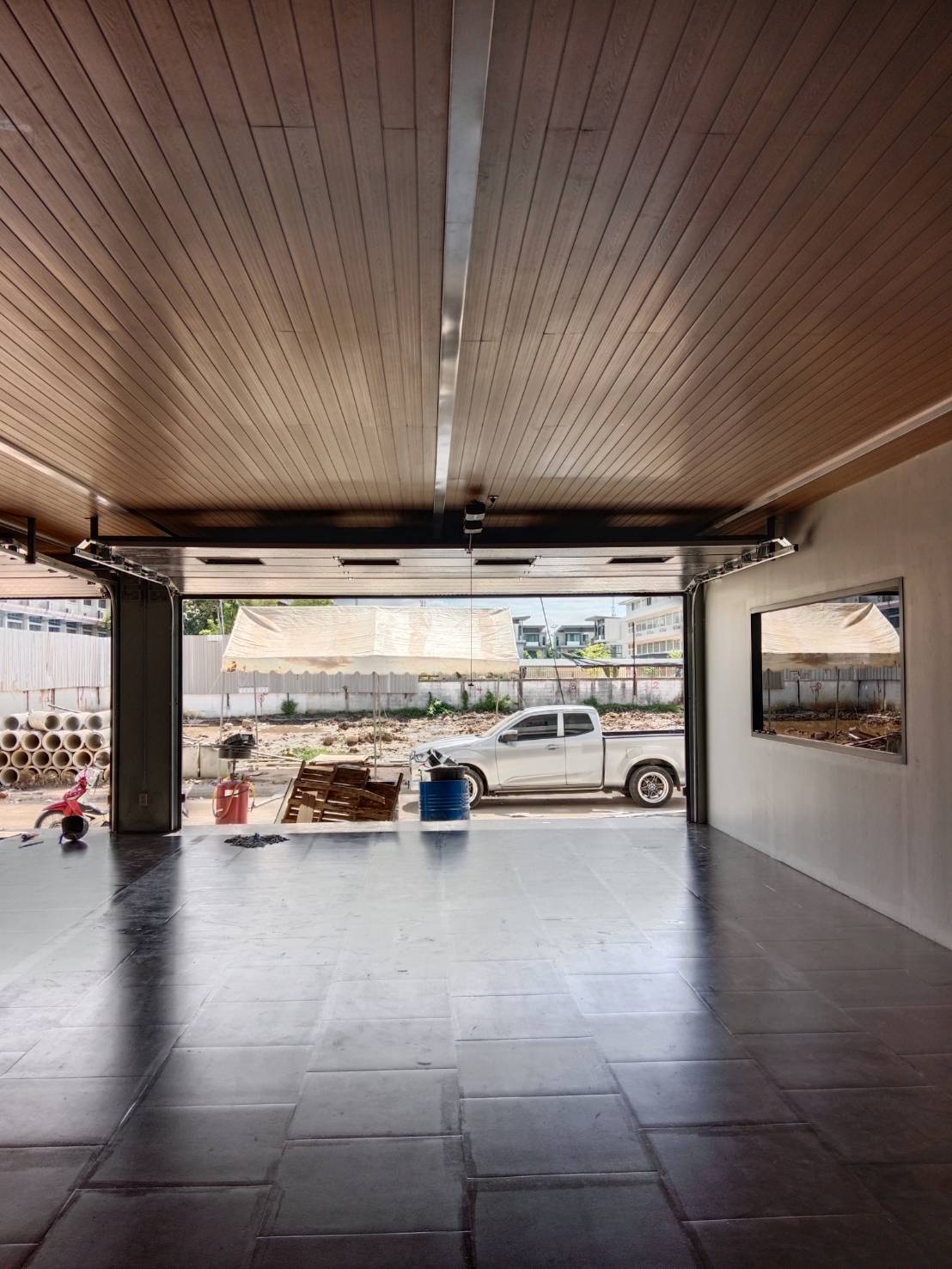 Installation photo of Garage Doors for Single House in Bangkok by OZ DOOR (6)