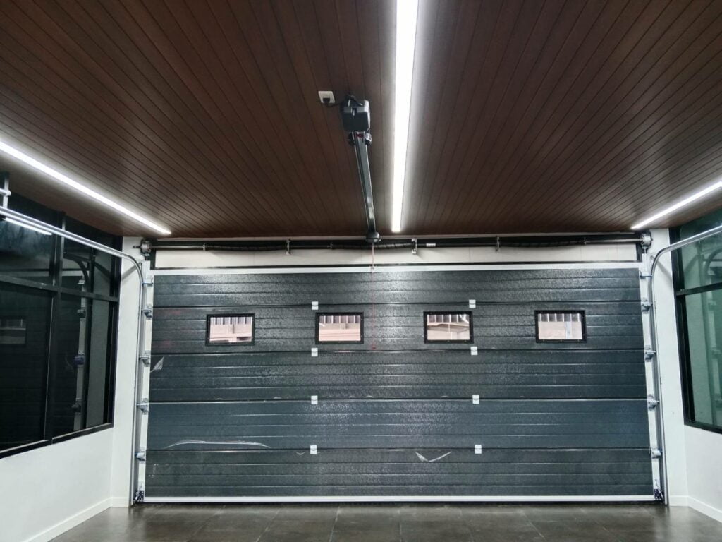 Installation photo of Garage Doors for Single House in Bangkok by OZ DOOR (9)