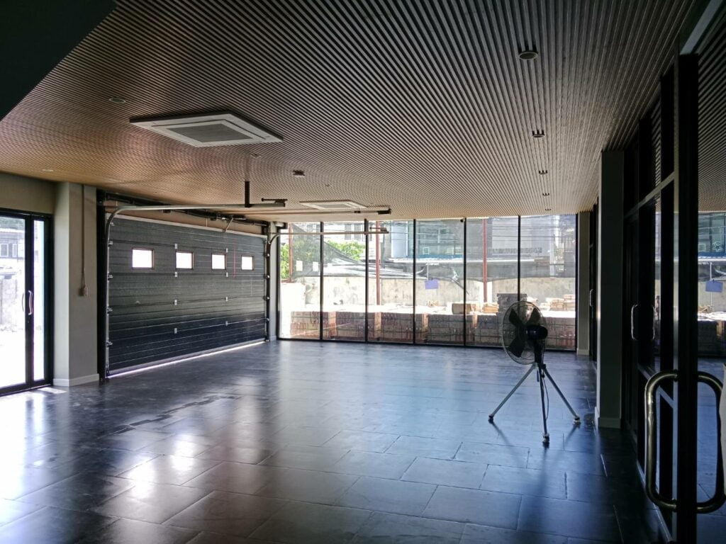 Installation photo of Garage Doors for Single House in Bangkok by OZ DOOR (11)