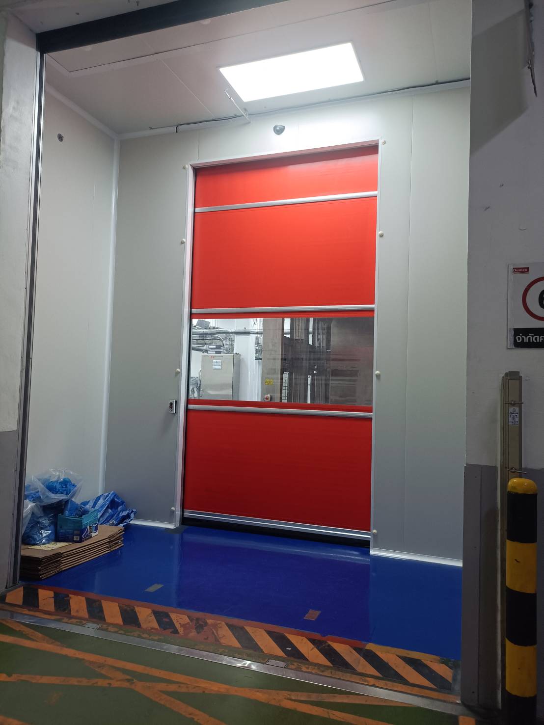 ภาพผลงานติดตั้งประตูไฮสปีด รุ่น Standard สำหรับโรงงานอุตสาหกรรม ที่สมุทรปราการ โดย OZ DOOR