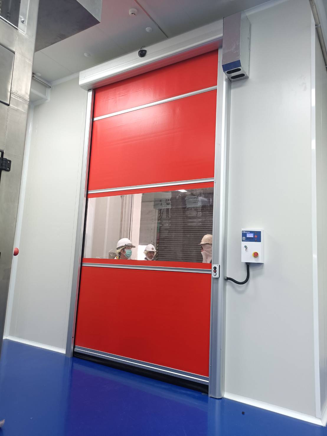 ภาพผลงานติดตั้งประตูไฮสปีด สำหรับโรงงานอุตสาหกรรม ที่สมุทรปราการ โดย OZ DOOR