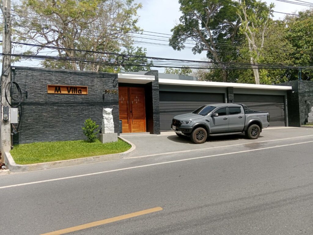 Installation photo of Garage Doors for Single House in Surat Thani by OZ DOOR (3)