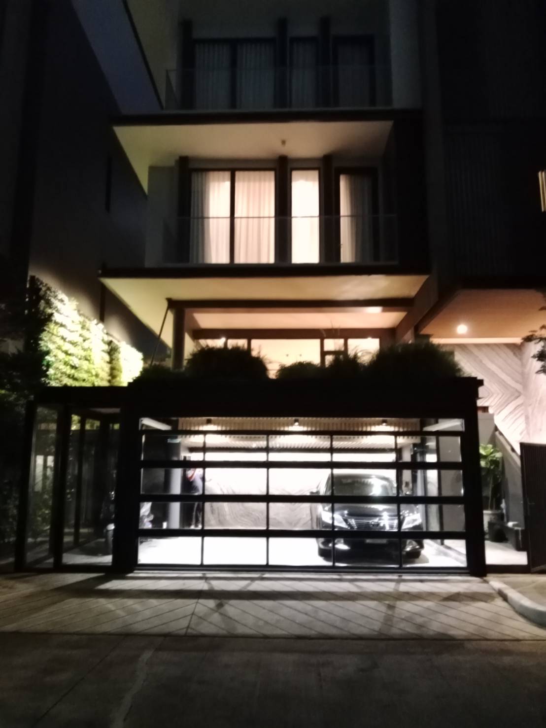 Installation photo of Garage Doors for Single House in Bangkok by OZ DOOR (3)