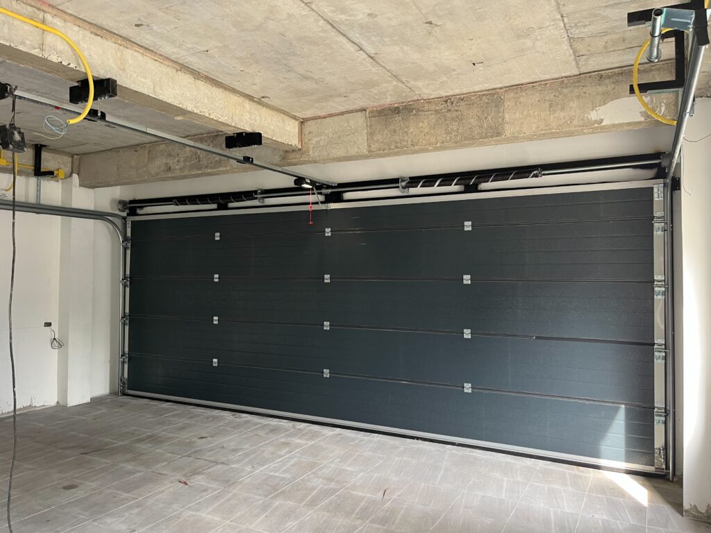 Installation photo of Garage Doors for Warehouse & Logistics in Bangkok by OZ DOOR (5)