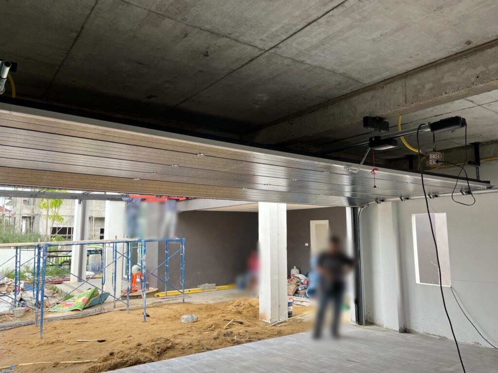 Installation photo of Garage Doors for Warehouse & Logistics in Bangkok by OZ DOOR (7)