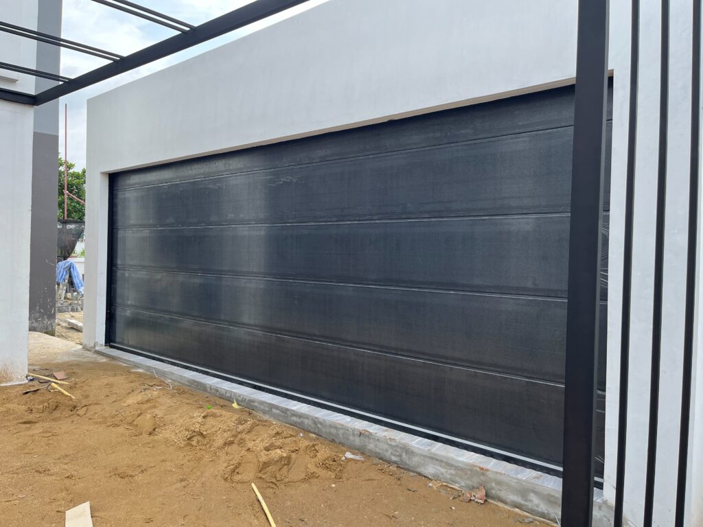 Installation photo of Garage Doors for Warehouse & Logistics in Bangkok by OZ DOOR (8)