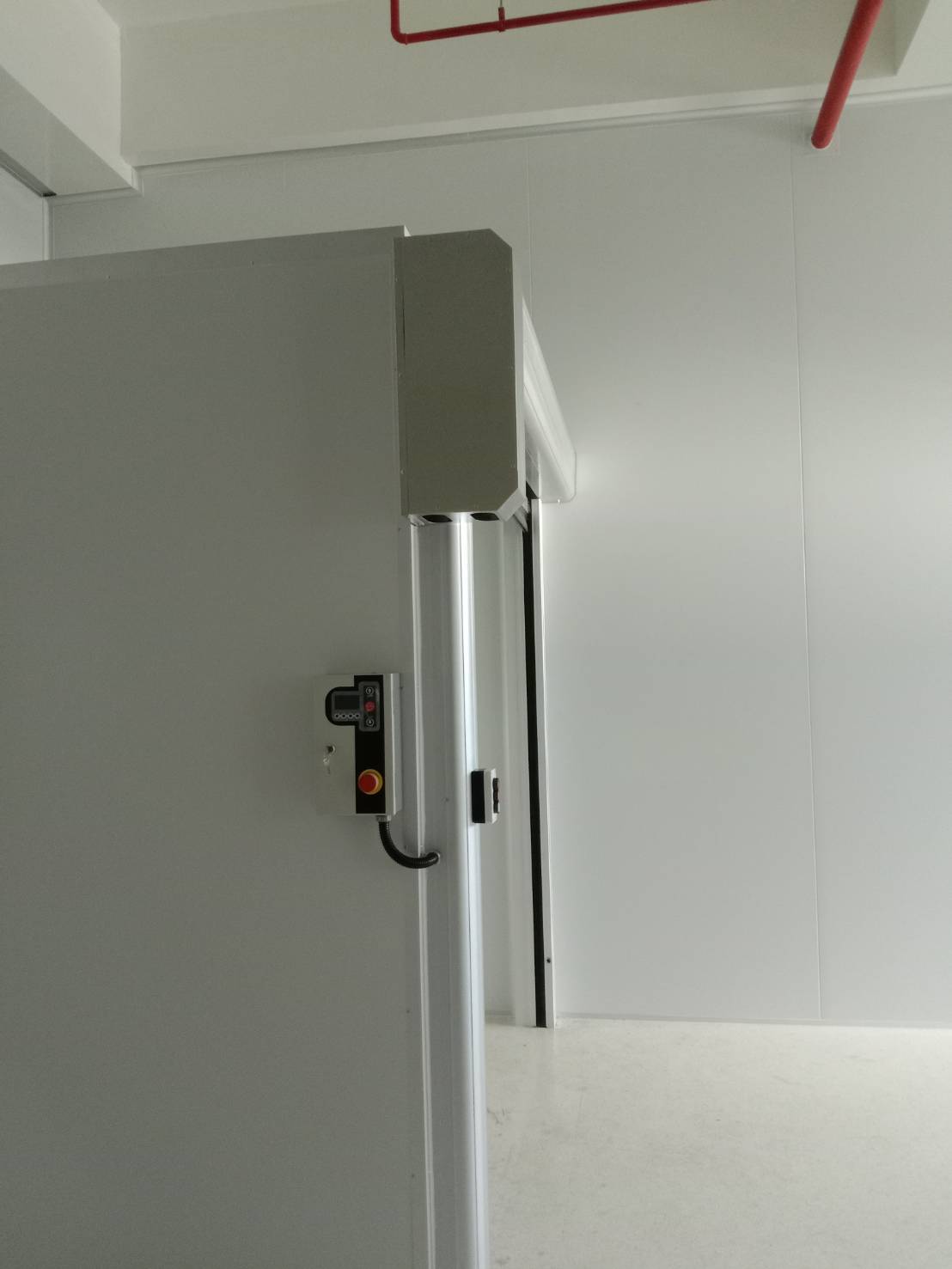 ภาพผลงานติดตั้งประตูไฮสปีด รุ่น Standard สำหรับอาหารและเครื่องดื่ม ที่สมุทรปราการ โดย OZ DOOR (2)