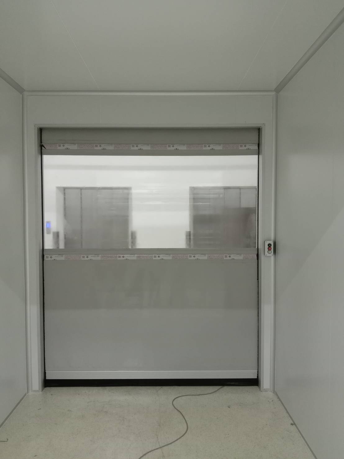 ภาพผลงานติดตั้งประตูไฮสปีด รุ่น Standard สำหรับอาหารและเครื่องดื่ม ที่สมุทรปราการ โดย OZ DOOR (5)