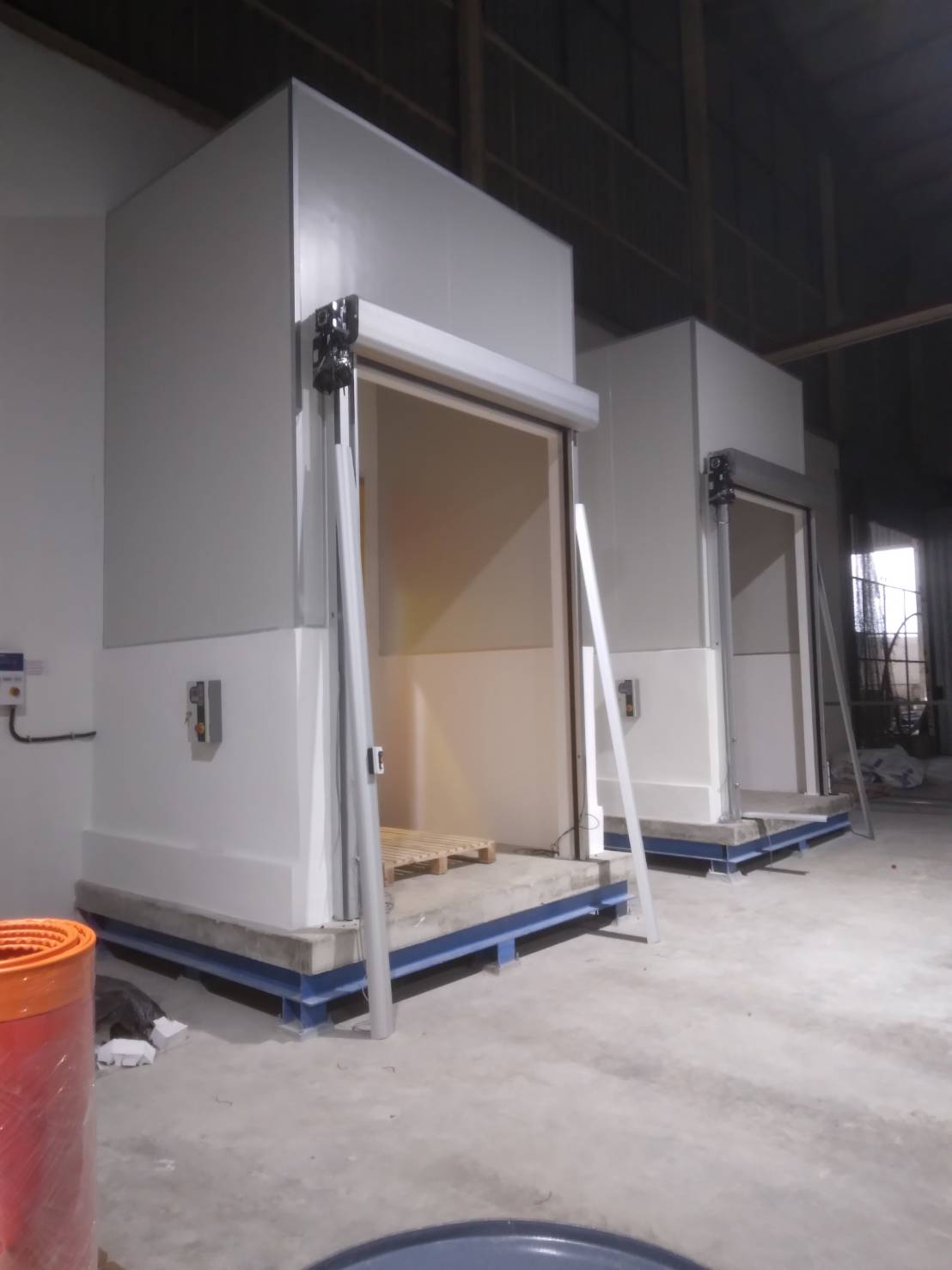 ภาพผลงานติดตั้งประตูไฮสปีด รุ่น Standard สำหรับโรงงานอุตสาหกรรม ที่สมุทรสาคร โดย OZ DOOR (2)